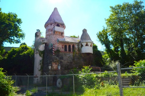 This Abandoned Gingerbread Castle In New Jersey Is Like Something From A Horror Movie