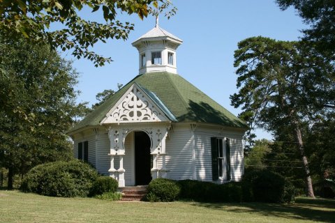 We Guarantee You've Never Seen A Library Like This Enchanting Mississippi One Before