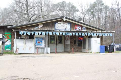 10 Unsuspecting Restaurants In Mississippi With Food So Good It Should Be Illegal