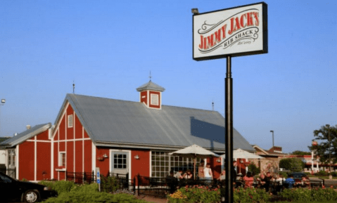 These 9 Restaurants Serve The Best Wings In Iowa