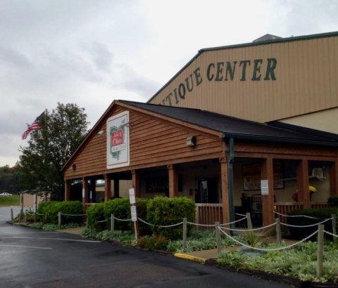 You May Never Want To Leave Heart of Ohio Antique Center, A Massive Antique Mall In Ohio