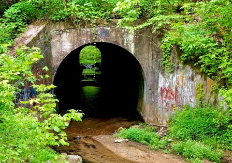 Stay Away From Tennessee's Most Haunted Street After Dark Or You May Be Sorry