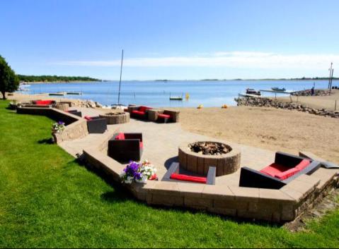 A Secluded Restaurant In North Dakota, Proz Lakeside Has The Most Magical Surroundings