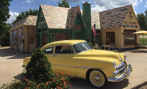 This Colorful Cafe In Missouri Serves Simply Amazing Food