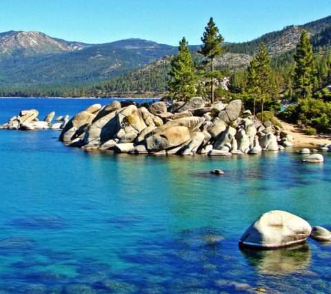 The Sapphire Lake In Nevada That's Devastatingly Gorgeous