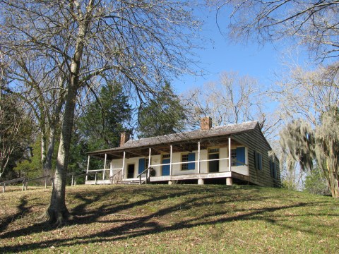 The Historic Mississippi Inn That Will Transport You Back To Days Long Gone