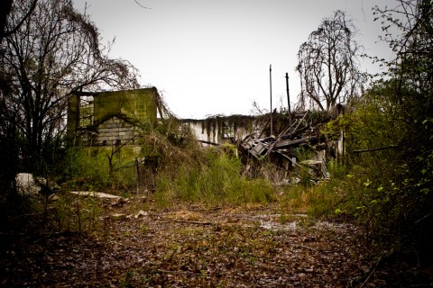 10 Staggering Photos Of An Abandoned Prison Hiding In Georgia