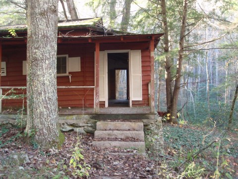 This Trail In Tennessee Will Lead You To Extraordinary, Creepy Ruins