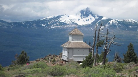 This Little-Known Oregon Hike Leads To The Most Awe-Inspiring Lookout