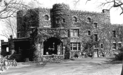 10 Staggering Photos Of An Abandoned Castle Hiding In Connecticut