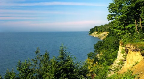 The Sapphire Lake Near Pittsburgh That's Devastatingly Gorgeous