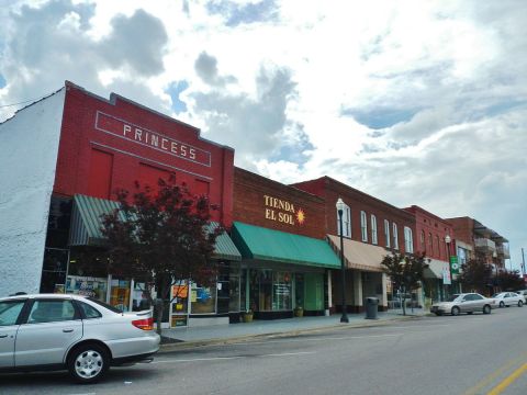 Stay Away From Alabama's Most Haunted Street After Dark Or You May Be Sorry