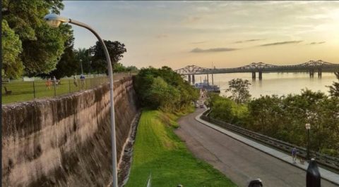 The Riverside Trail In Mississippi With Breahtaking Views You'll Want To Explore