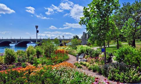 The Gorgeous Riverfront Park In Michigan You'll Want To Visit On A Sunny Day