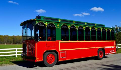 The Michigan Wine Trolley Tour You'll Absolutely Love