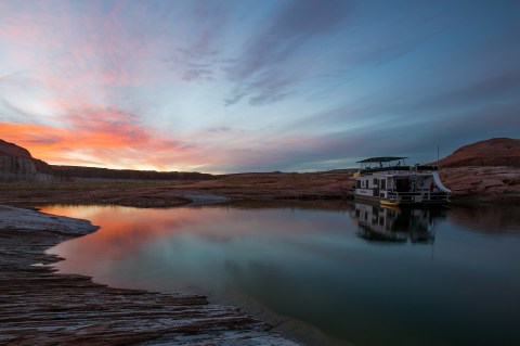 The Dreamy Vacation Spot In Utah With A Coastline That's Almost 2,000 Miles Long