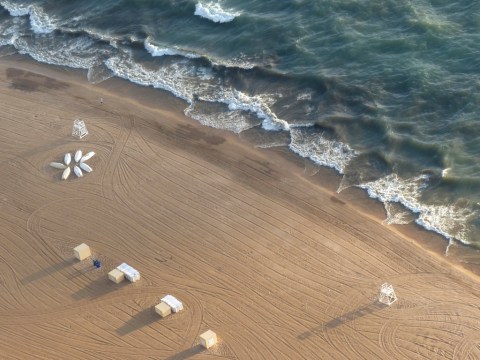 The Underrated Beach With The Whitest, Most Pristine Sand In Illinois