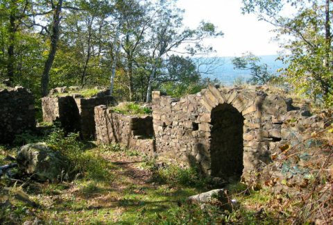 These 5 Trails In Massachusetts Will Lead You To Extraordinary Ancient Ruins