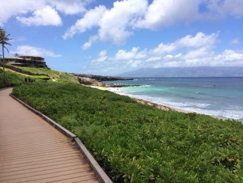 The Hike In Hawaii That's So Easy And Beautiful Everyone Will Want To Do It