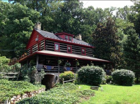 You'll Never Forget Your Visit To Union Hotel Restaurant, The Most Haunted Eatery In Maryland