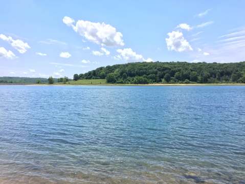 The Sapphire Lake In New Jersey That's Devastatingly Gorgeous