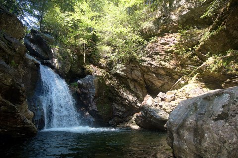 The Incredible Spring-Fed Swimming Hole In Vermont You Absolutely Need To Visit