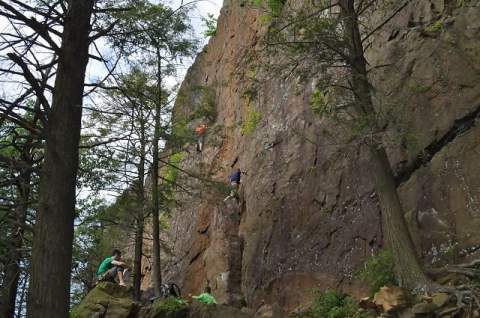 The Hiking Trail Hiding In Connecticut That Will Transport You To Another World