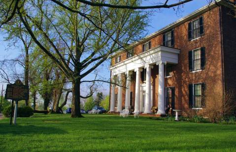 You Have To Spend At Least One Night At This Breathtaking Bed & Breakfast In Kentucky