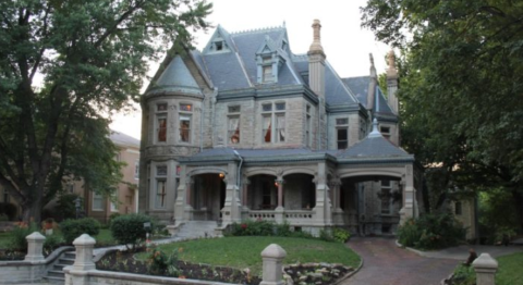 Staying At This Stunning Missouri Bed And Breakfast Will Make You Feel Like Royalty