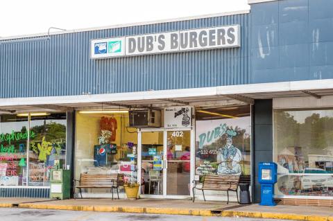 The Iconic Restaurant In Alabama That Serves The Most Mouthwatering Burgers