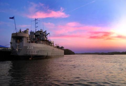 The Floating Museum In Indiana That You'll Love Exploring This Summer