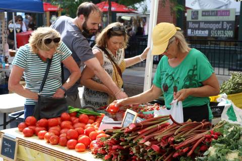 Everyone In Iowa Must Visit This Epic Farmers Market At Least Once