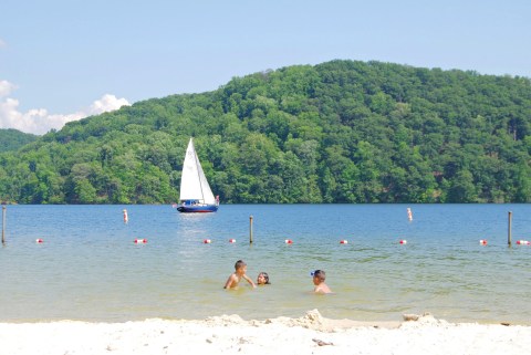 The Underrated Virginia Lake That’s Perfect For A Summer Day