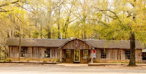 11 Fish Houses In Mississippi That Belong On Your Food Bucket List