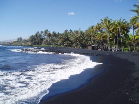 The Hawaii Beach That’s Unlike Any Other In The World