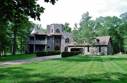 Spend The Night In Illinois' Most Majestic Castle For An Unforgettable Experience