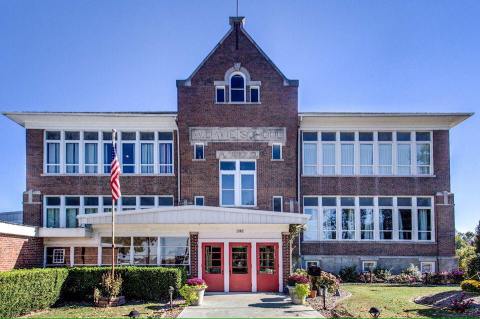 This One-Of-A-Kind Hotel In Illinois Used To Be A School And You'll Want To Visit