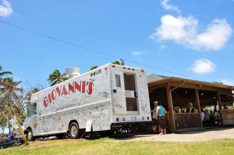 This Restaurant In Hawaii Doesn't Look Like Much - But The Food Is Amazing