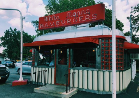 Everyone Goes Nuts For The Hamburgers At This Nostalgic Eatery In New Jersey