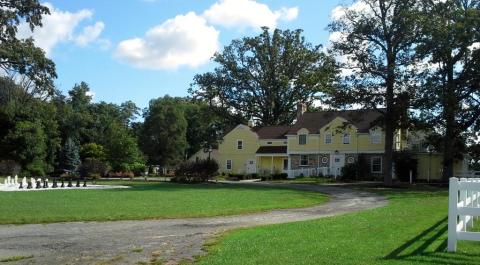 There’s A Themed Hotel In The Middle Of Nowhere In Ohio You’ll Absolutely Love