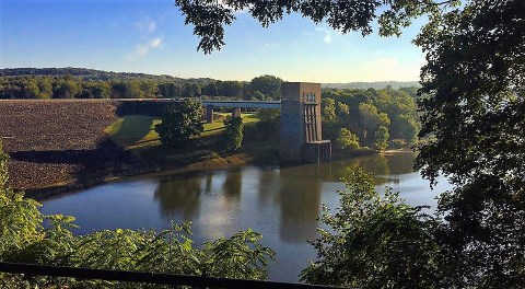 The Underrated Lake Near Pittsburgh That's Perfect For A Summer Day