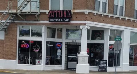 The Little Hole-In-The-Wall Restaurant That Serves The Best Pizza In Mississippi