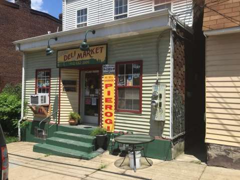 The Unassuming Deli In Pittsburgh That Will Make Your Taste Buds Go Crazy