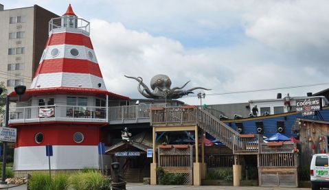 The Tropical Themed Restaurant In Pennsylvania You Must Visit Before Summer's Over