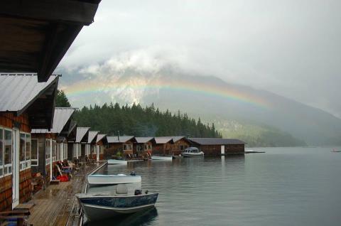 These Floating Cabins In Washington Are The Ultimate Place To Stay Overnight This Summer