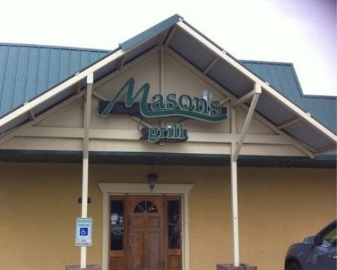 Everyone Goes Nuts For The Hamburgers At This Nostalgic Eatery In Louisiana