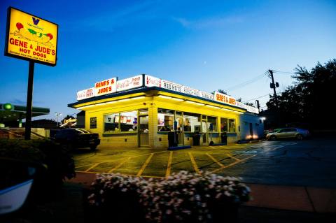 Every Illinoisan Must Visit This Most Iconic Restaurant In The State