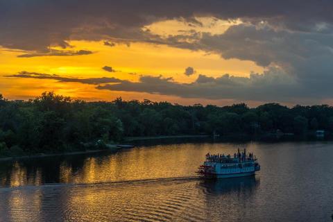 The Riverboat Cruise In Illinois You Never Knew Existed