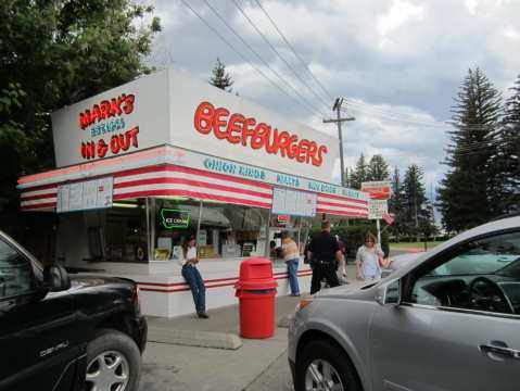 Everyone Goes Nuts For The Hamburgers At This Nostalgic Eatery In Montana