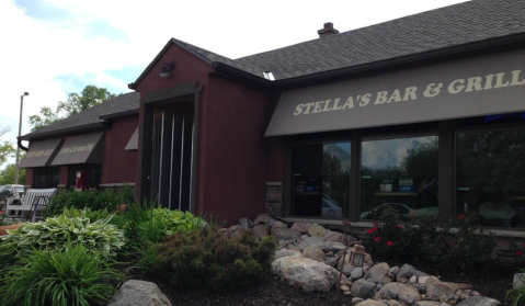 Everyone Goes Nuts For The Hamburgers At This Nostalgic Eatery In Nebraska